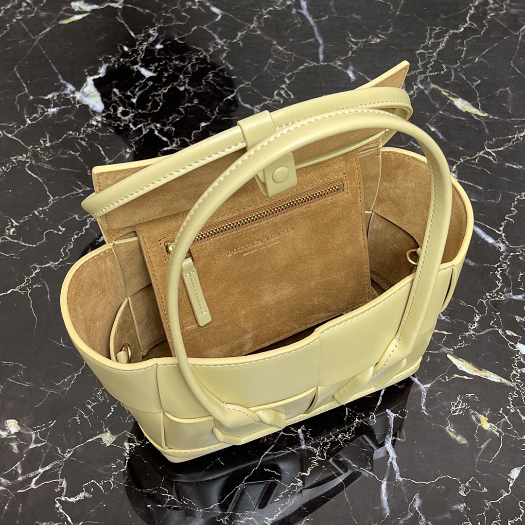 b0tt*ga Ven*ta small arco sunshine yellow 600606 29 x 8 x 17 cm