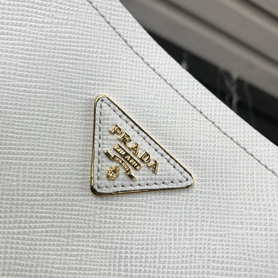 Pra*a medium panier saffiano leather bag white and black 1ba212 22 × 23 × 13 cm