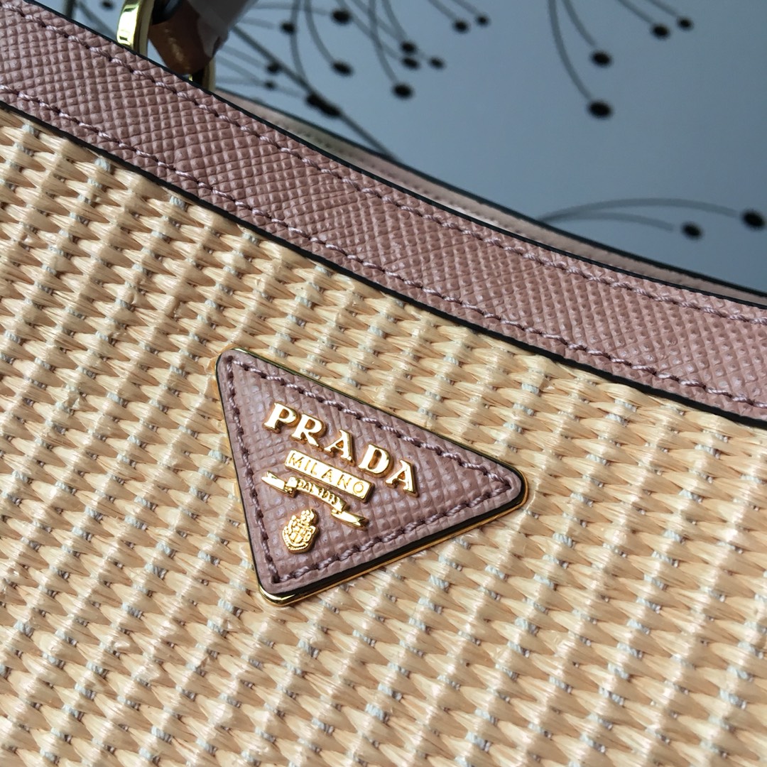 Pra*a medium straw panier bag powder pink 1ba212 13 x 22 x 23 cm