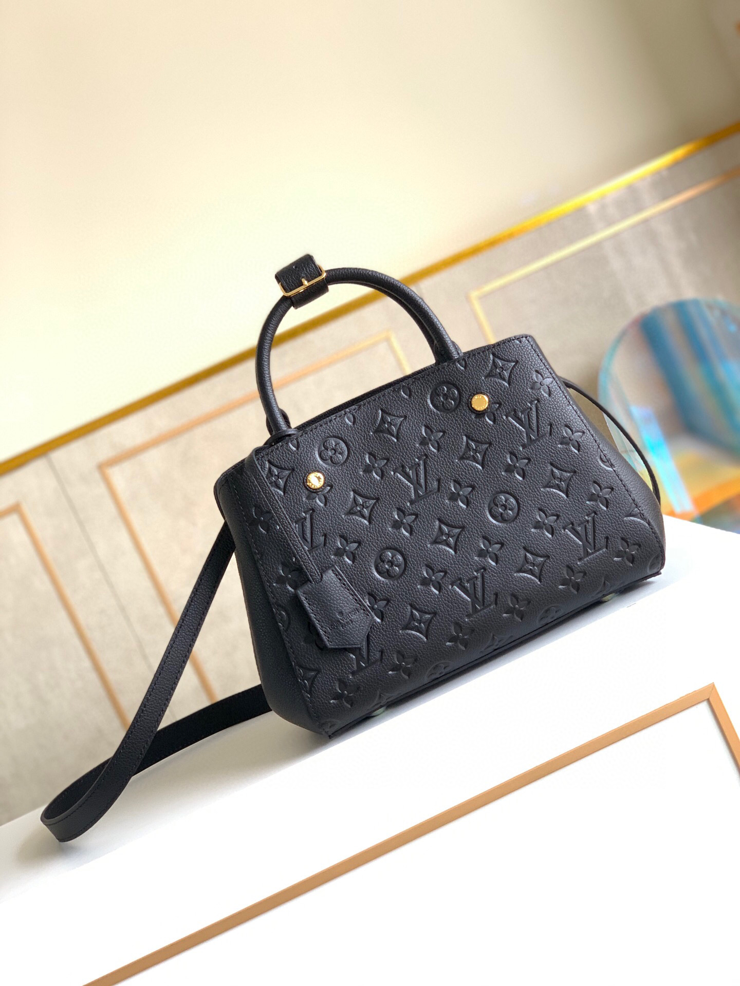 l0vis Vvtt0n montaigne bb monogram empreinte leather black m41053 29 x 20 x 13 cm