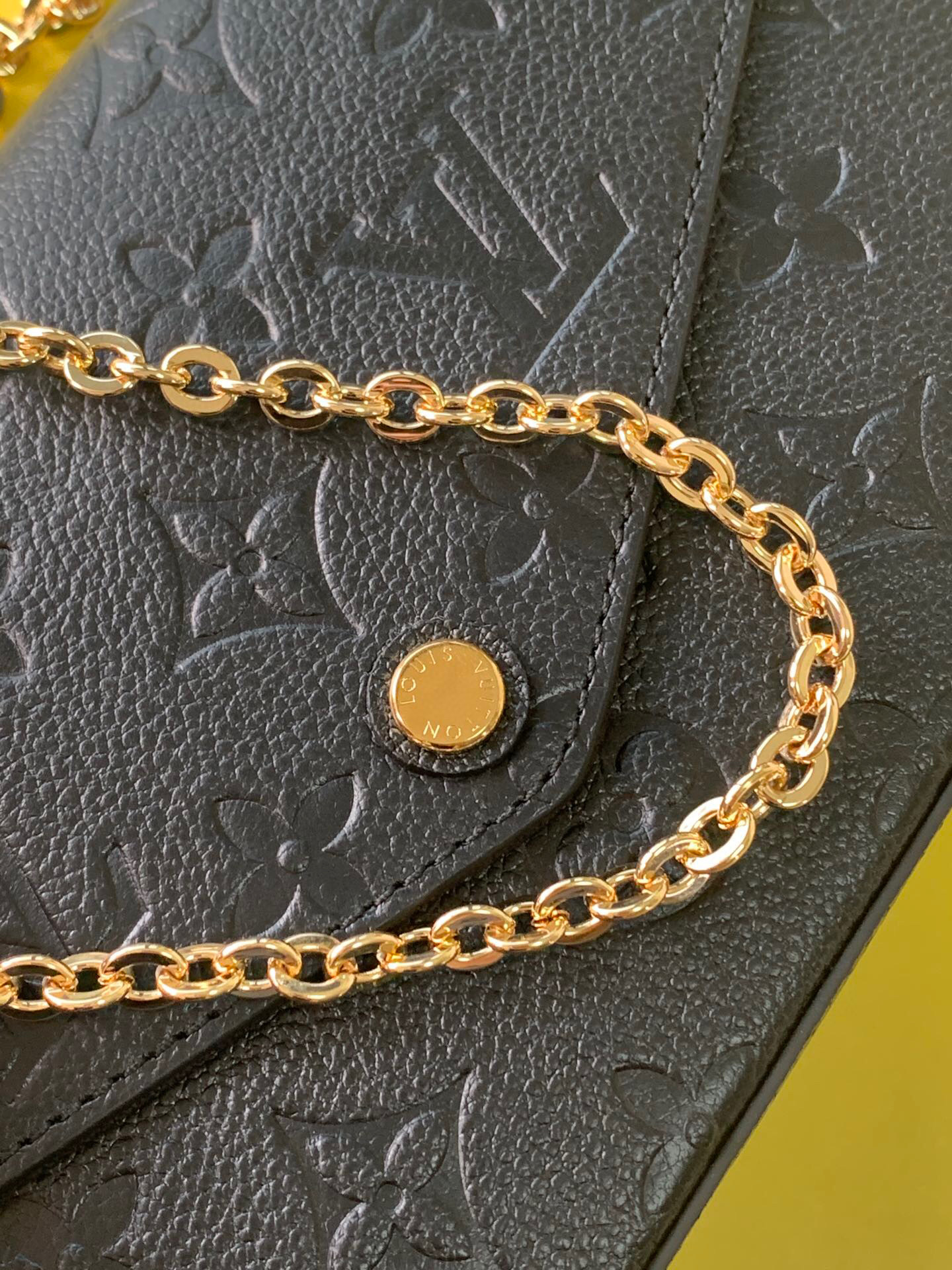 l0vis Vvtt0n fÉlicie pochette monogram empreinte leather black m64064 21 x 12 x 3 cm