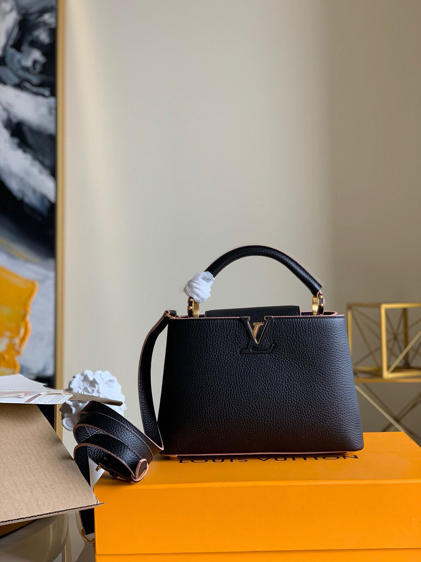 l0vis Vvtt0n capucines bb taurillon leather black m94755 27 x 21 x 9 cm