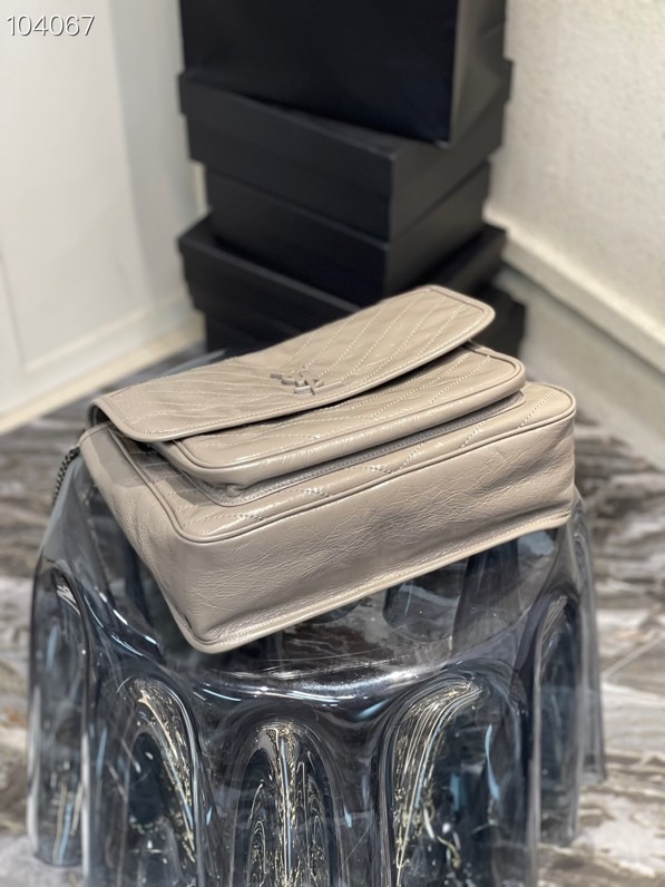 Y51 large crinkled vintage leather grey 4988830 32 x 23 x 9 cm