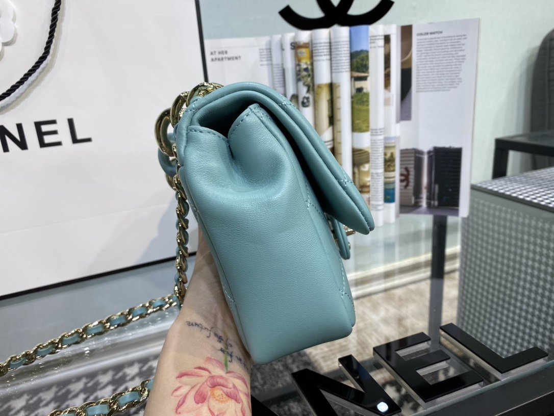 Ch**el flap bag with large bi-color chain blue as1353 16 x 24 x 6 cm