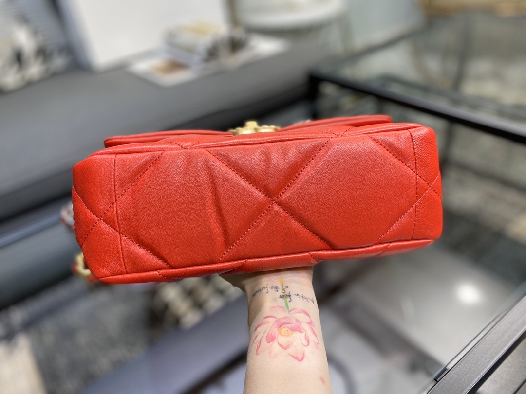 Ch**el 19 handbag lambskin red as1160 26cm