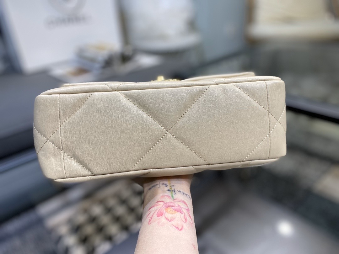 Ch**el 19 handbag lambskin beige as1160 26cm