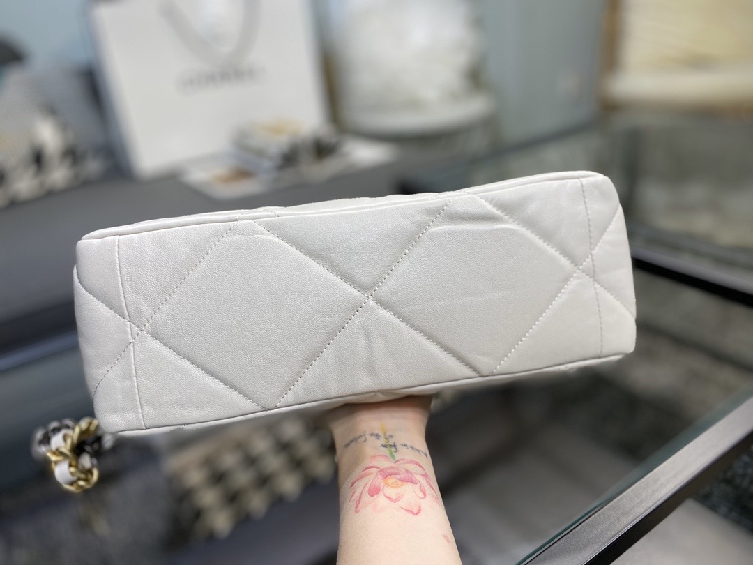 Ch**el large 19 handbag lambskin white as1161 30cm
