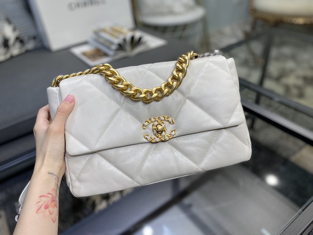 Ch**el large 19 handbag lambskin white as1161 30cm