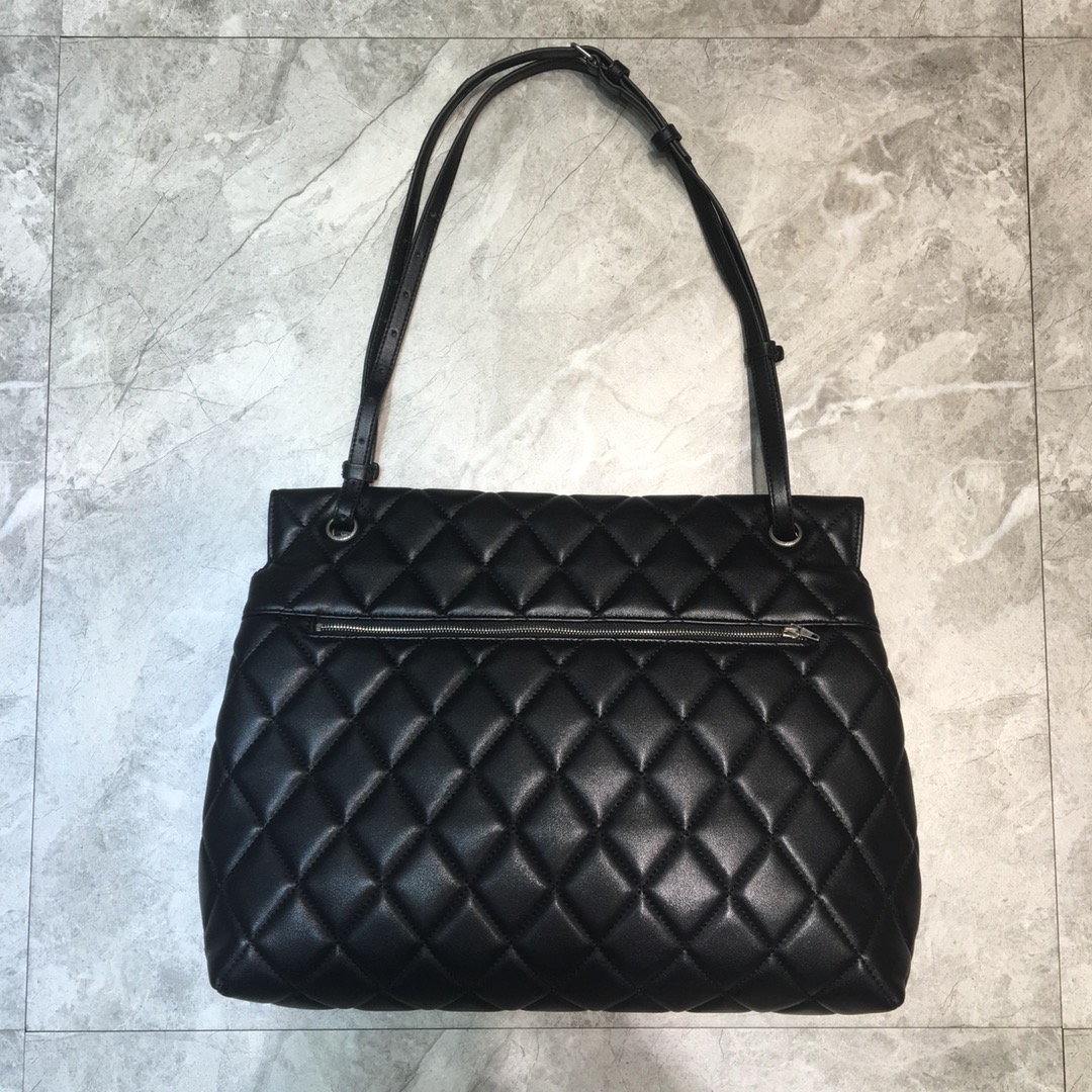 ba1en*iaga large buckle shoulder bag D1am0nd pattern leather silver metal black 37 x 8 x 29 cm