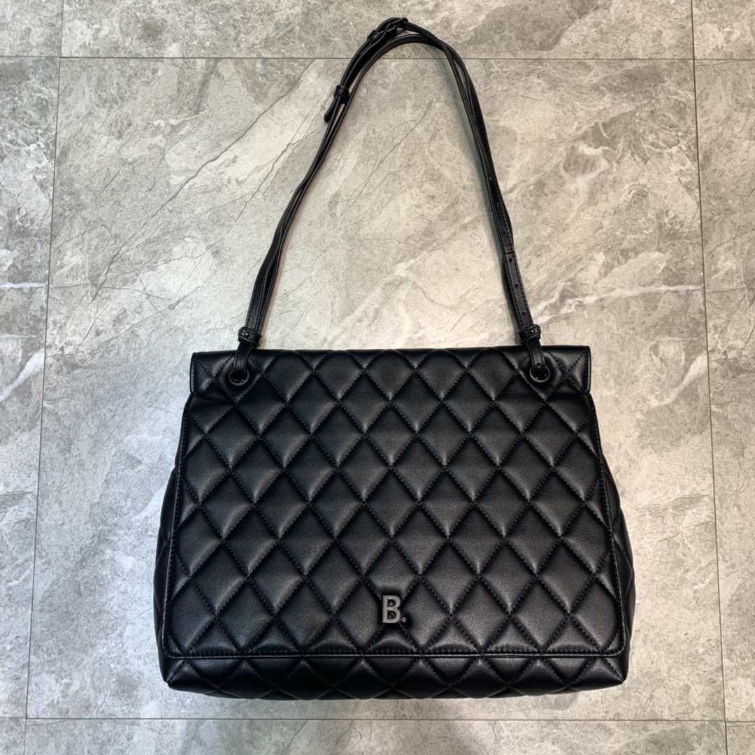 ba1en*iaga large buckle shoulder bag D1am0nd pattern leather black metal black 37 x 8 x 29 cm