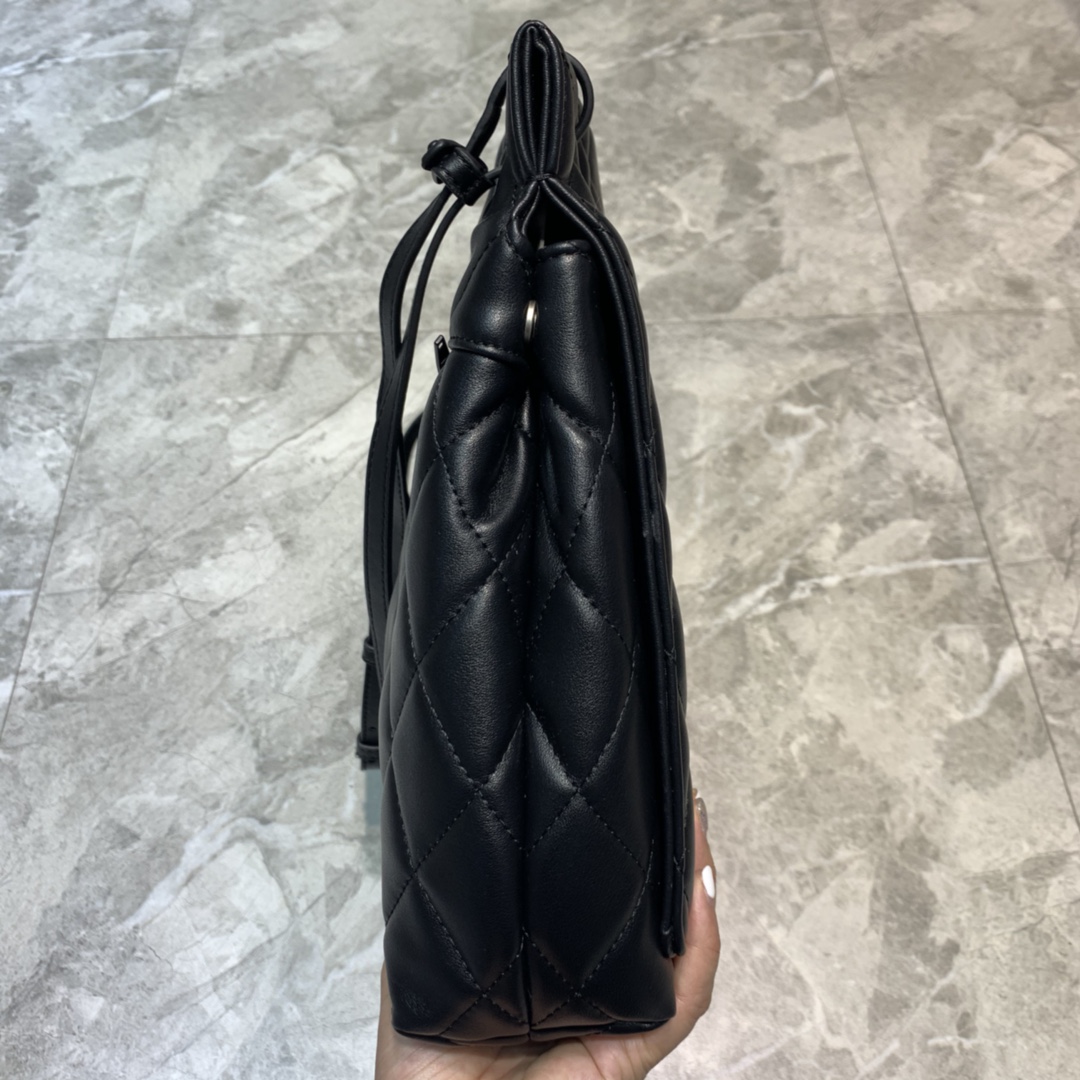 ba1en*iaga large buckle shoulder bag D1am0nd pattern leather black metal black 37 x 8 x 29 cm