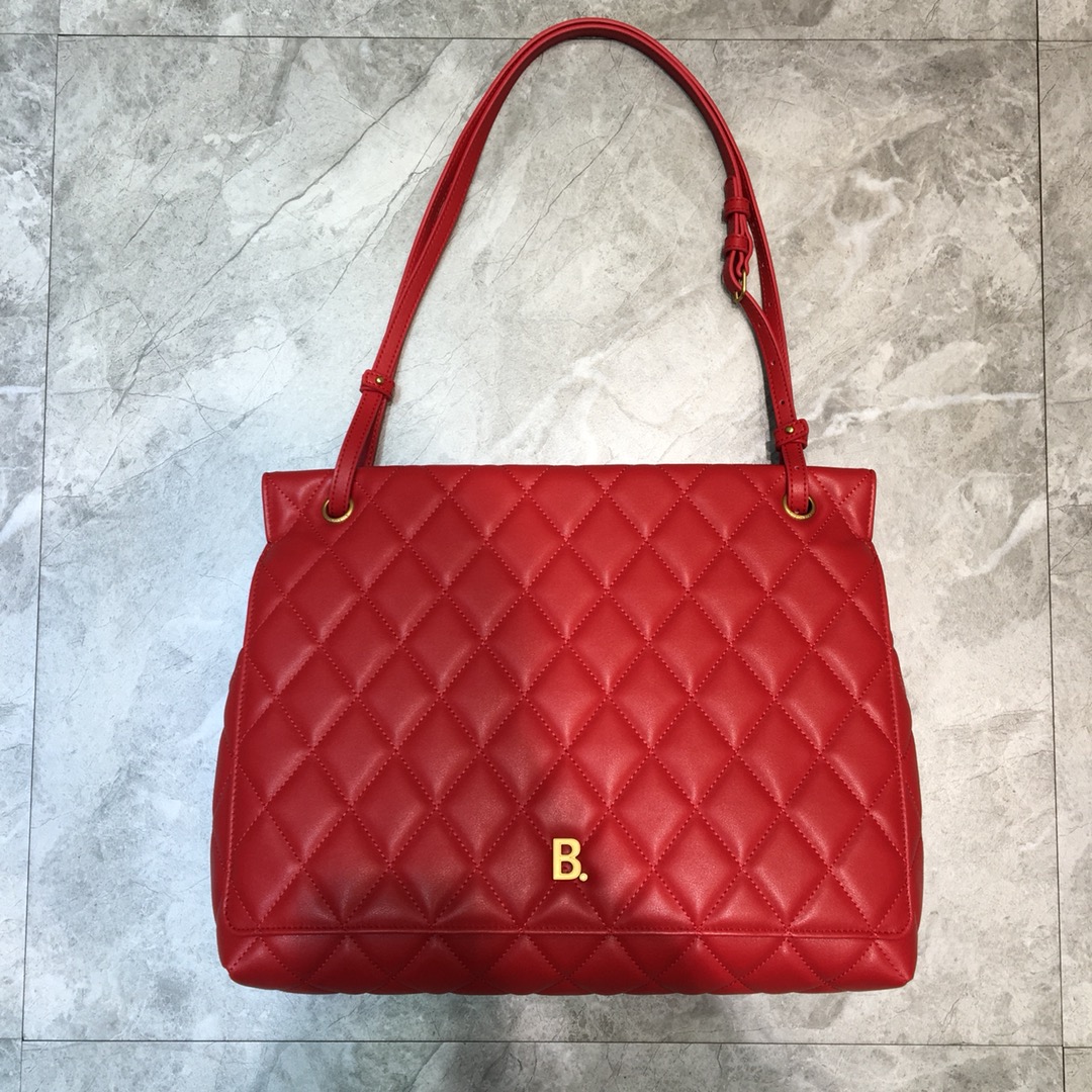 ba1en*iaga large buckle shoulder bag D1am0nd pattern leather golden metal red 37 x 8 x 29 cm