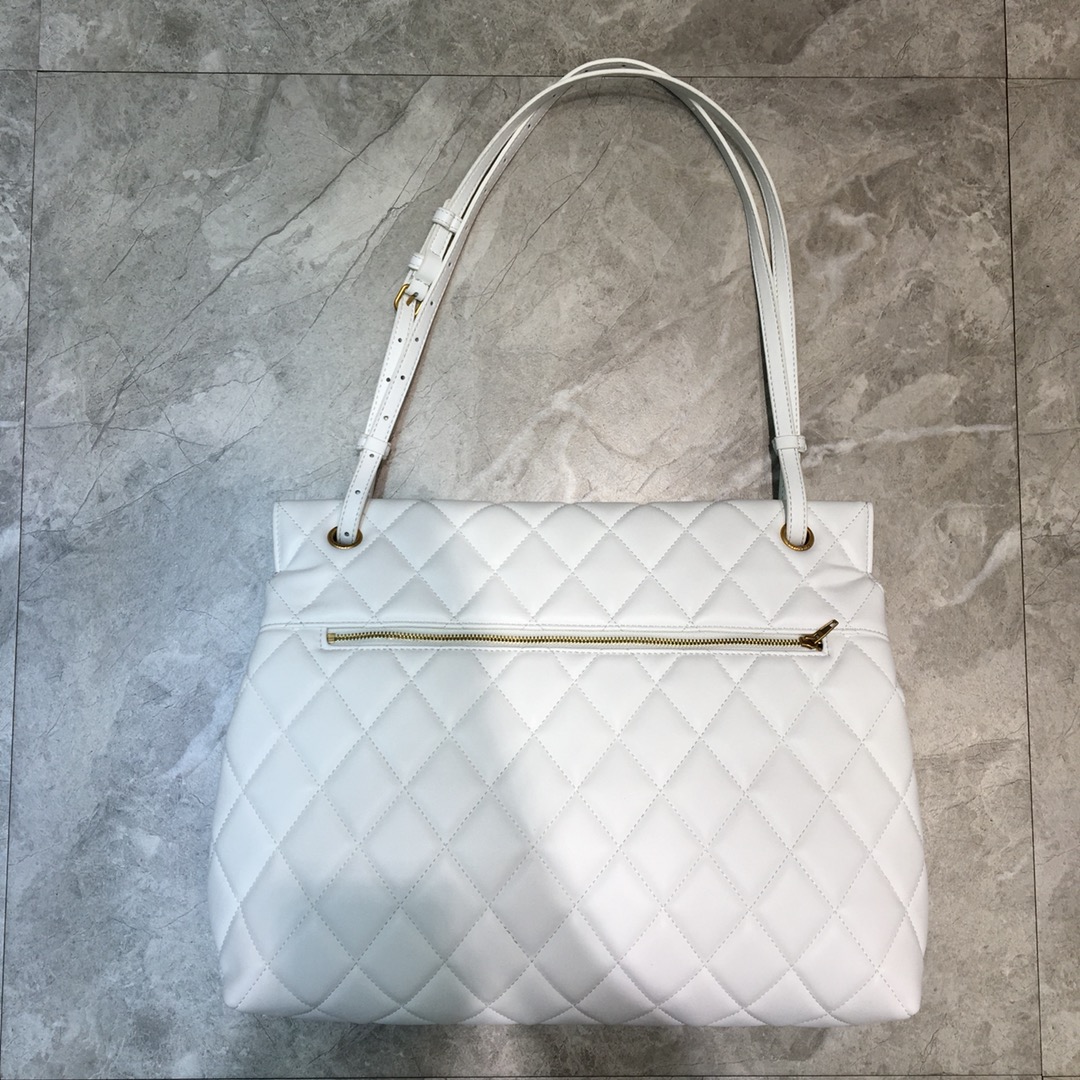 ba1en*iaga large buckle shoulder bag D1am0nd pattern leather golden metal white 37 x 8 x 29 cm