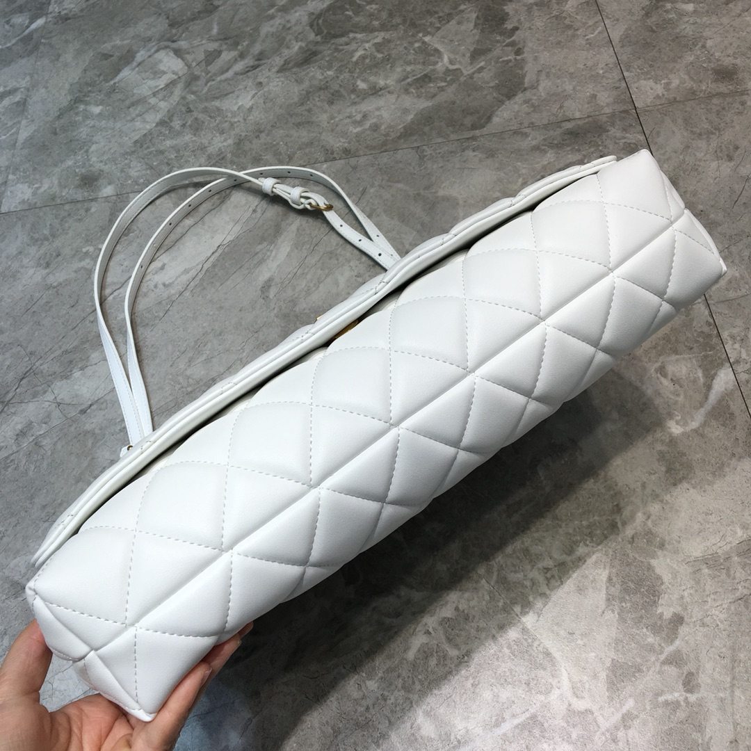 ba1en*iaga large buckle shoulder bag D1am0nd pattern leather golden metal white 37 x 8 x 29 cm