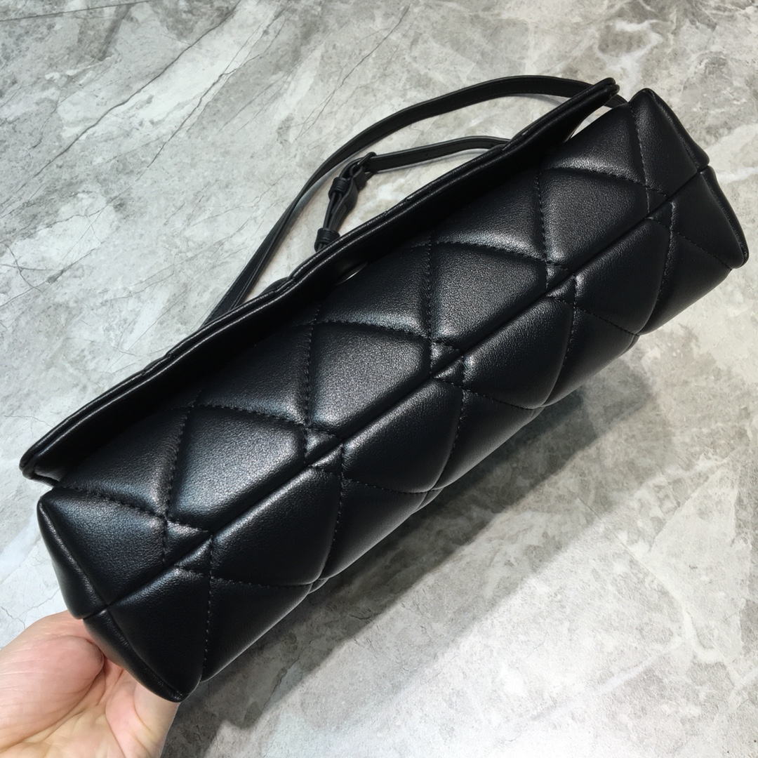 ba1en*iaga small buckle shoulder bag D1am0nd pattern leather black metal black 25 x 9 x 20 cm