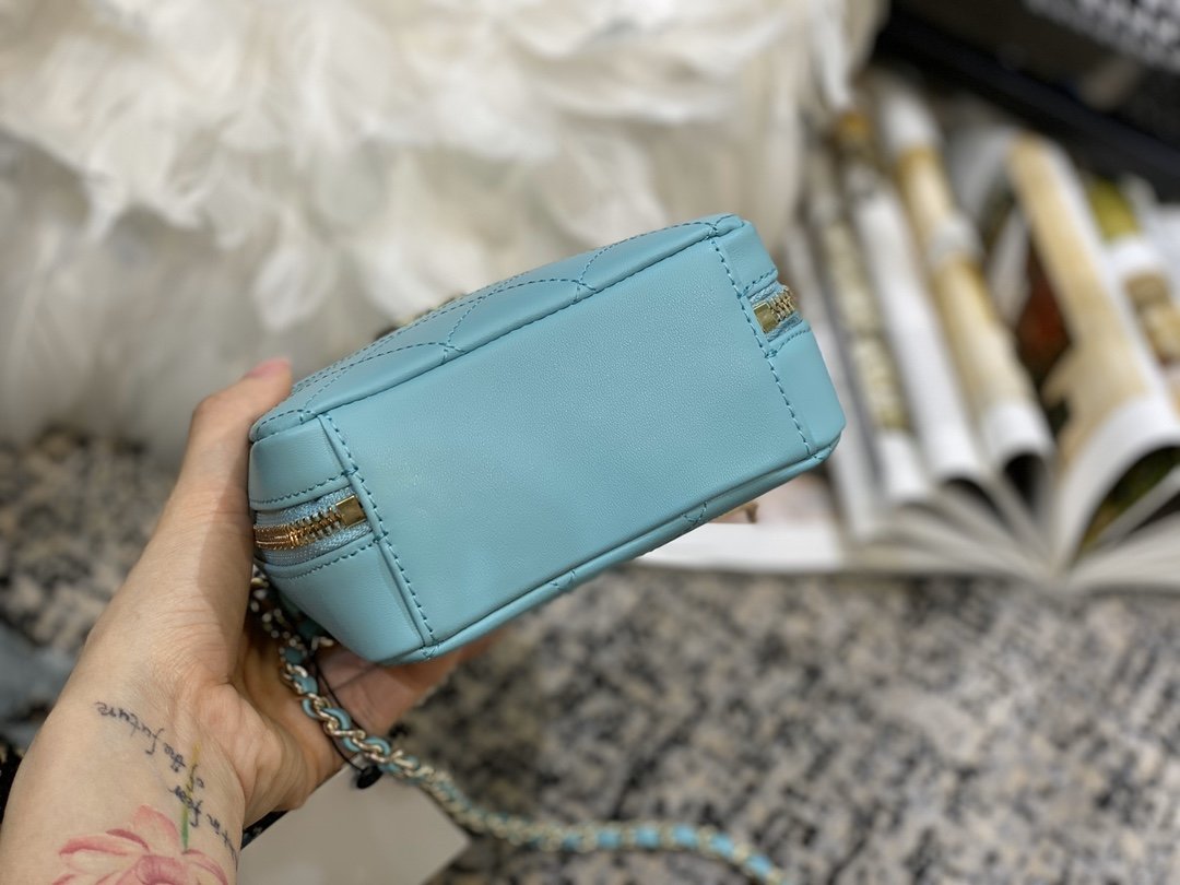 Ch**el vertical camera bag blue as1753 17.5 x 14 x 7 cm