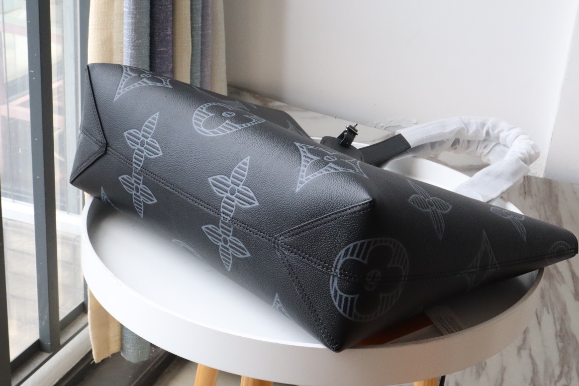 l0vis Vvtt0n cabas voyage taurillon shadow leather m57290 45 x 33 x 15 cm