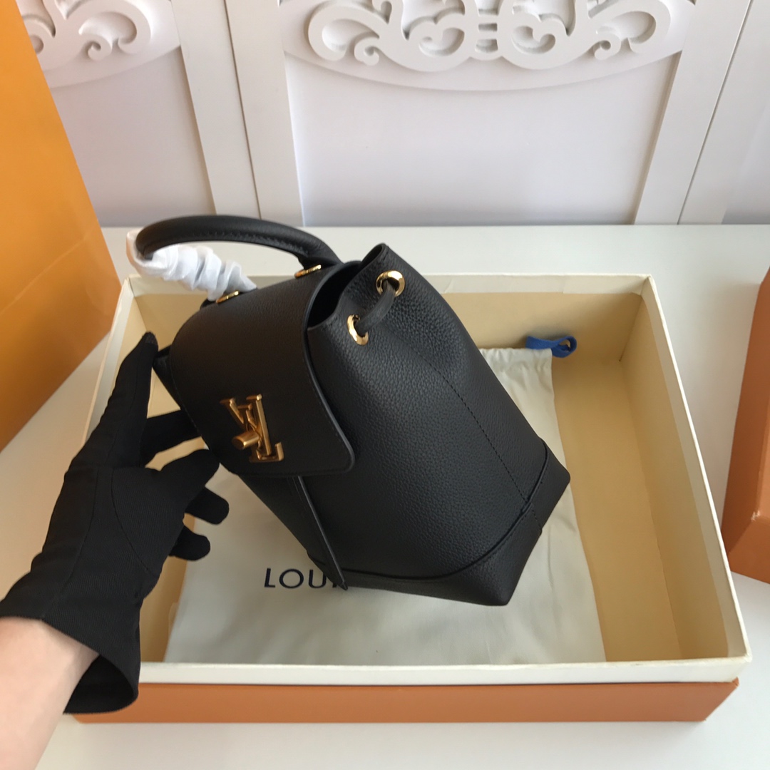 l0vis Vvtt0n mini lockme backpack calfskin leather golden metal black m54573 16 x 19.4 x 10 cm