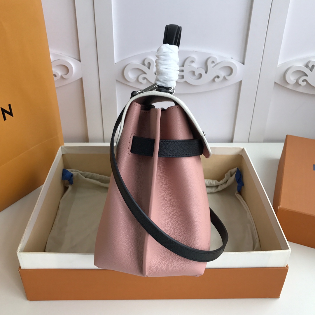 l0vis Vvtt0n lockme ever mm soft grained calfskin leather pink and white m56094 33.5 x 21.5 x 14.5 cm