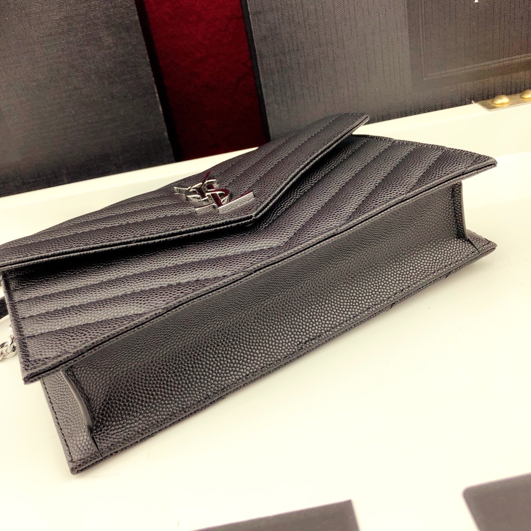 Y51 envelope chain wallet in grain de poudre embossed leather silver metal black 393953 19 x 11.5 x 4 cm