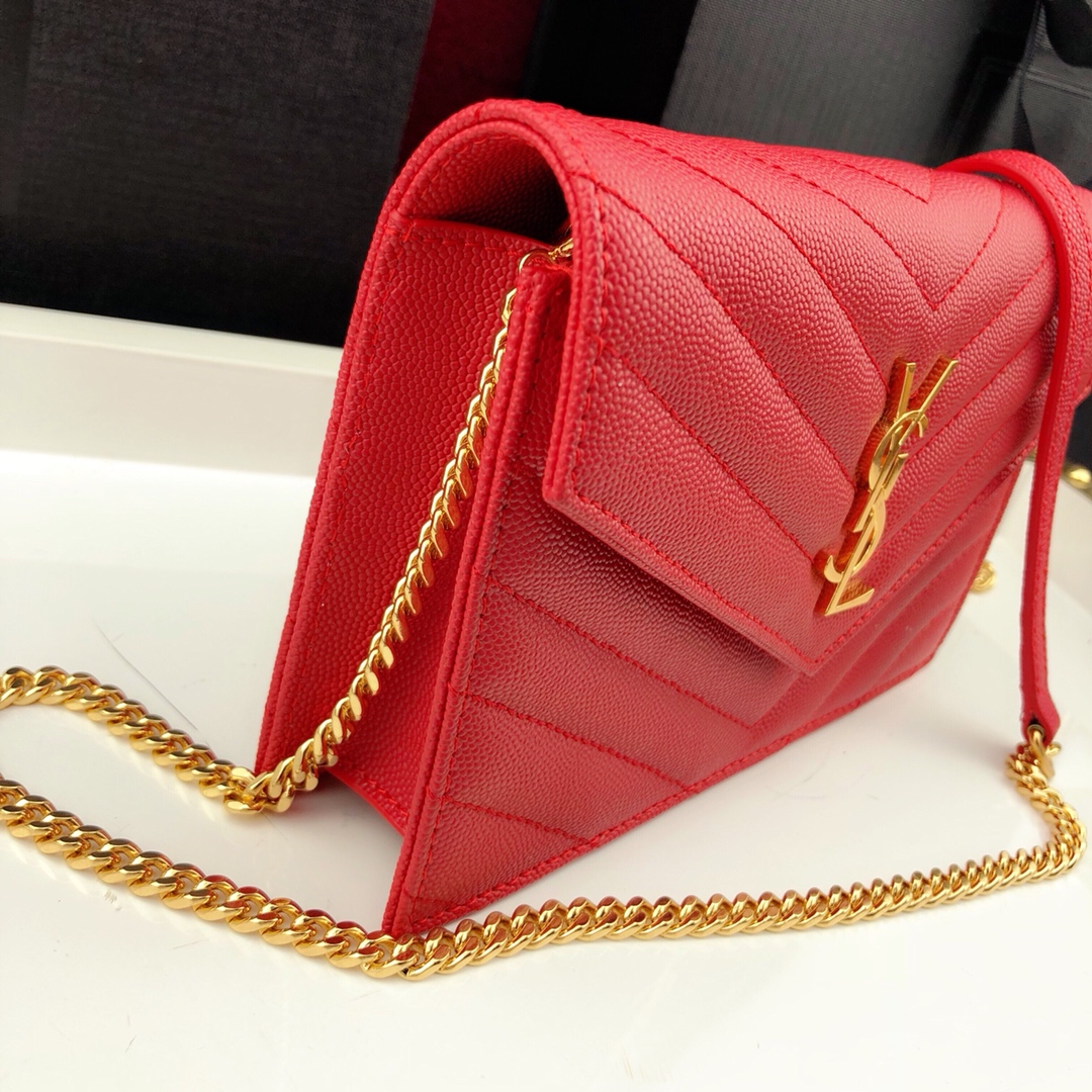 Y51 envelope chain wallet in grain de poudre embossed leather red 393953 19 x 11.5 x 4 cm