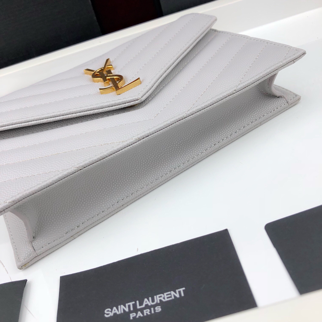 Y51 envelope chain wallet in grain de poudre embossed leather white 393953 19 x 11.5 x 4 cm