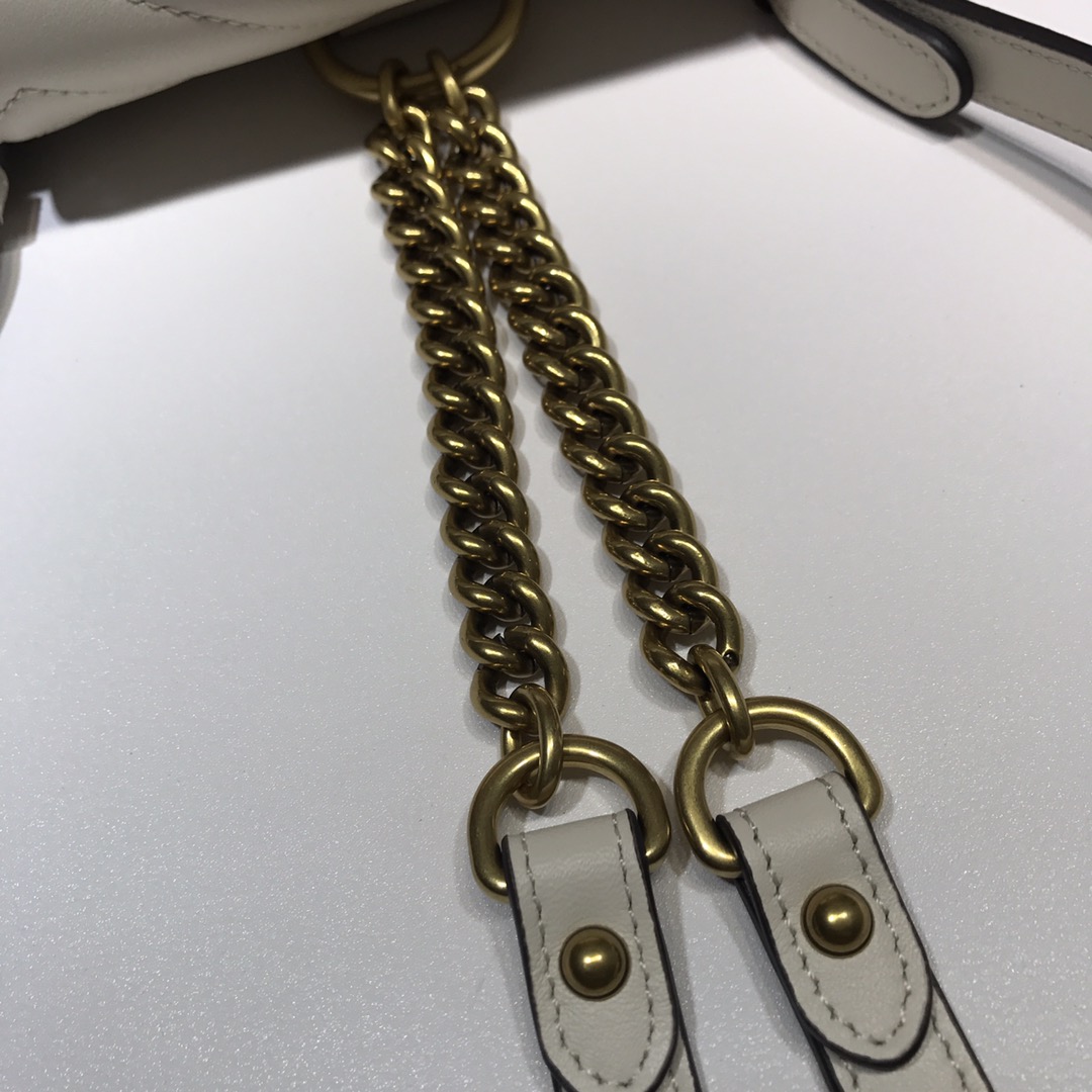 Gvc*1 gg marmont matelassé backpack white 528129 19 x 18.5 x 10 cm