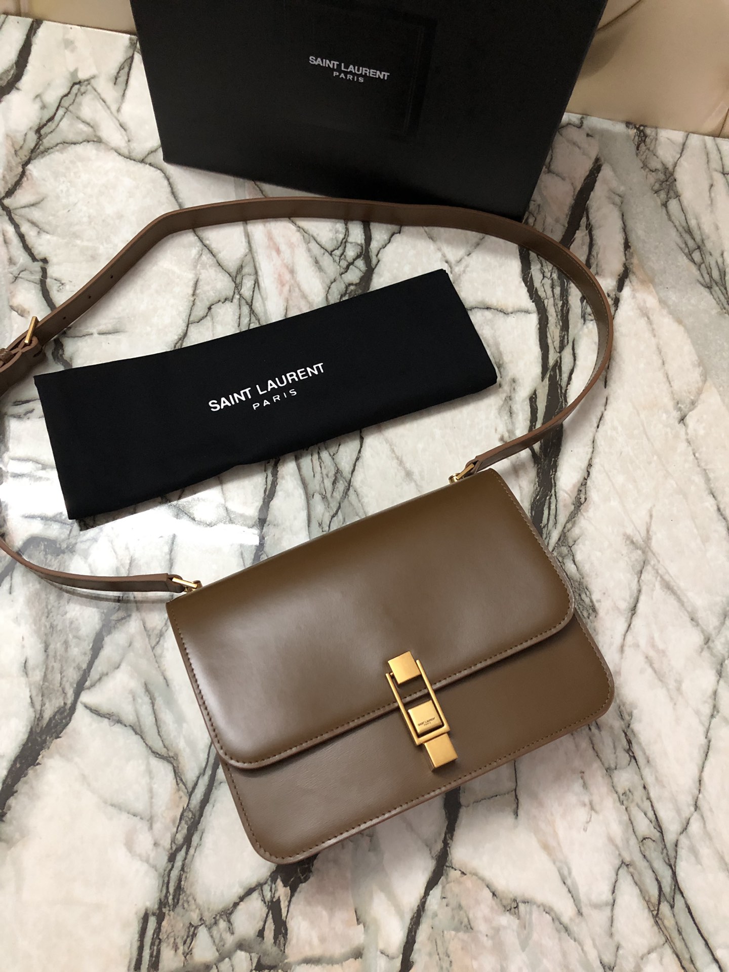 Y51 le carre satchel in box leather brick 6332141 23 x 17.5 x 6.5 cm