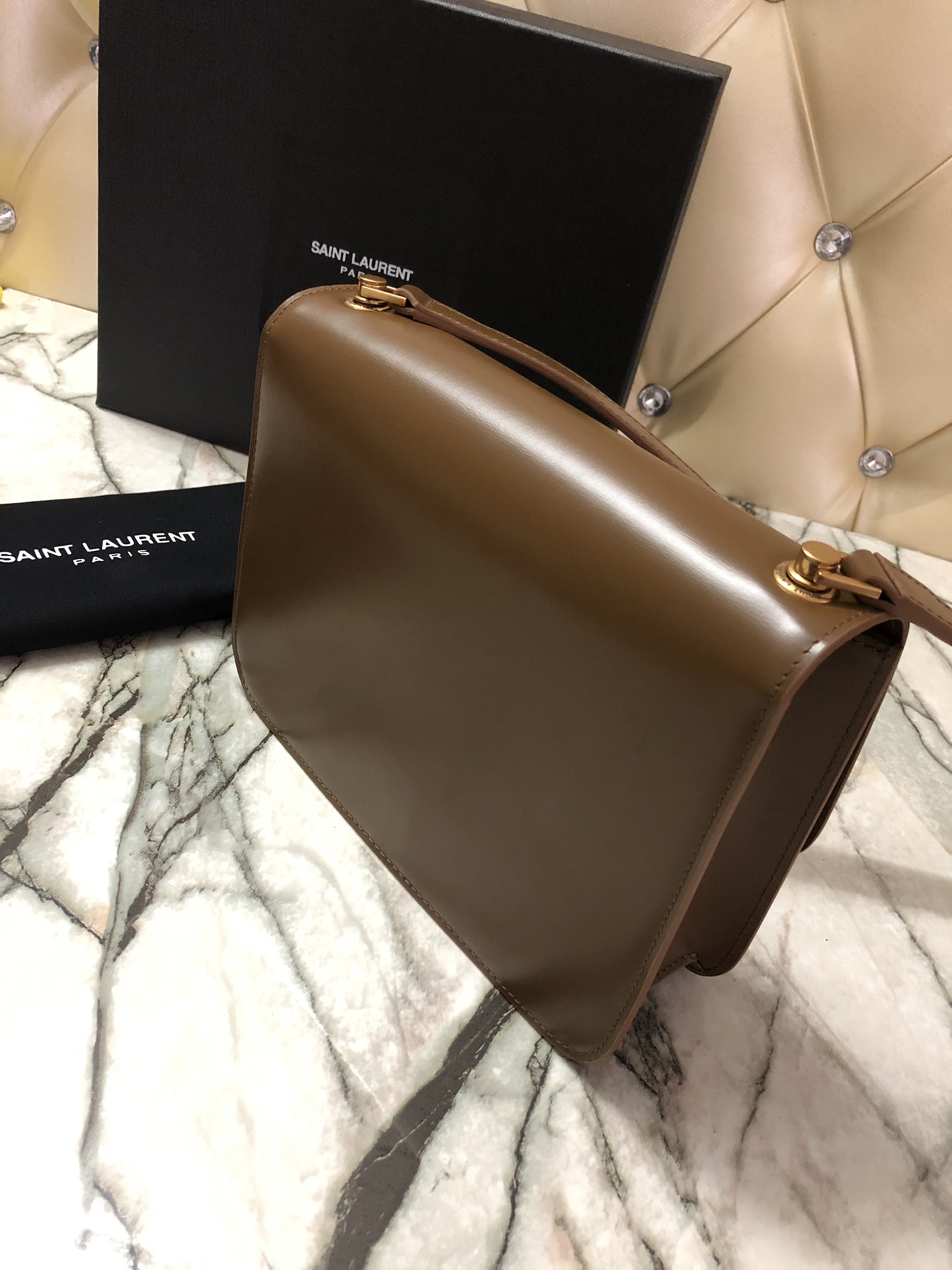 Y51 le carre satchel in box leather brick 6332141 23 x 17.5 x 6.5 cm