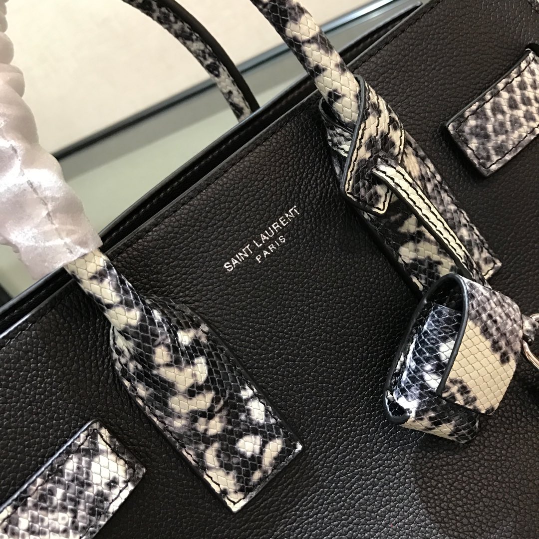 Y51 baby classic sac de jour in grained leather  black and python 421863 26 x 21 x 13 cm