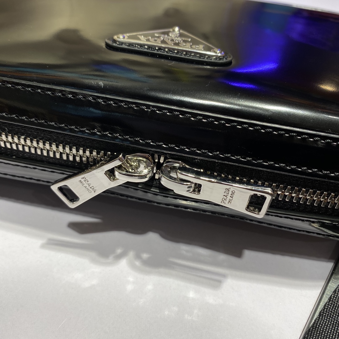 Pra*a brushed leather shoulder bag black 1bh180 19.5 x 12.5 x 4.5 cm