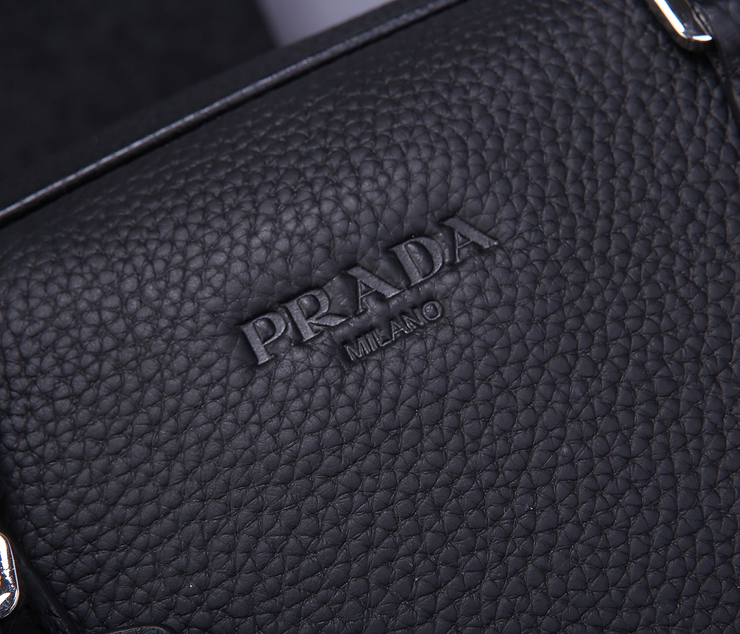 Pra*a briefcase grained cowhide leather black 8017 36 x 28 x 7 cm