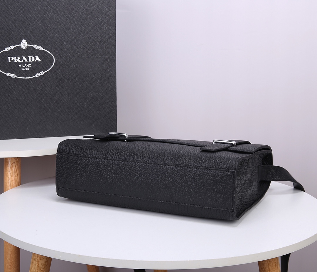 Pra*a leather shoulder strap black 1663 32 x 36 x 9 cm