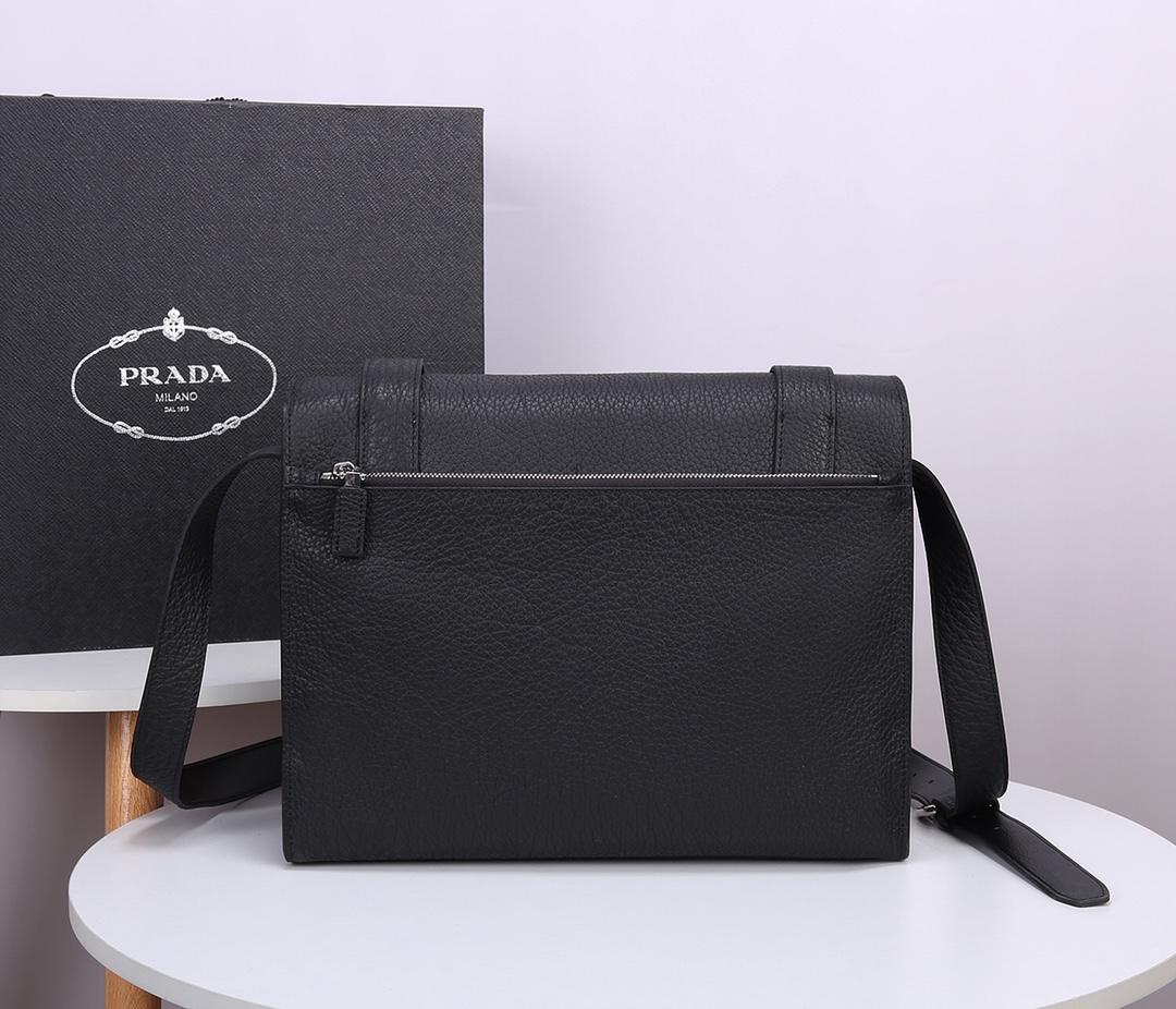 Pra*a leather shoulder strap black 1663 32 x 36 x 9 cm