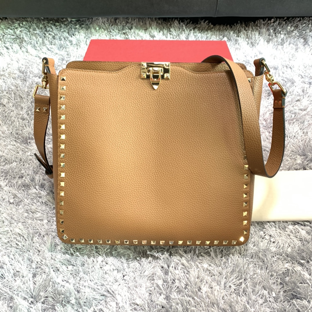 Va1e*ntin0 large garavani rockstud tote soft cowhide leather brown 50031 31 × 8 × 30 cm