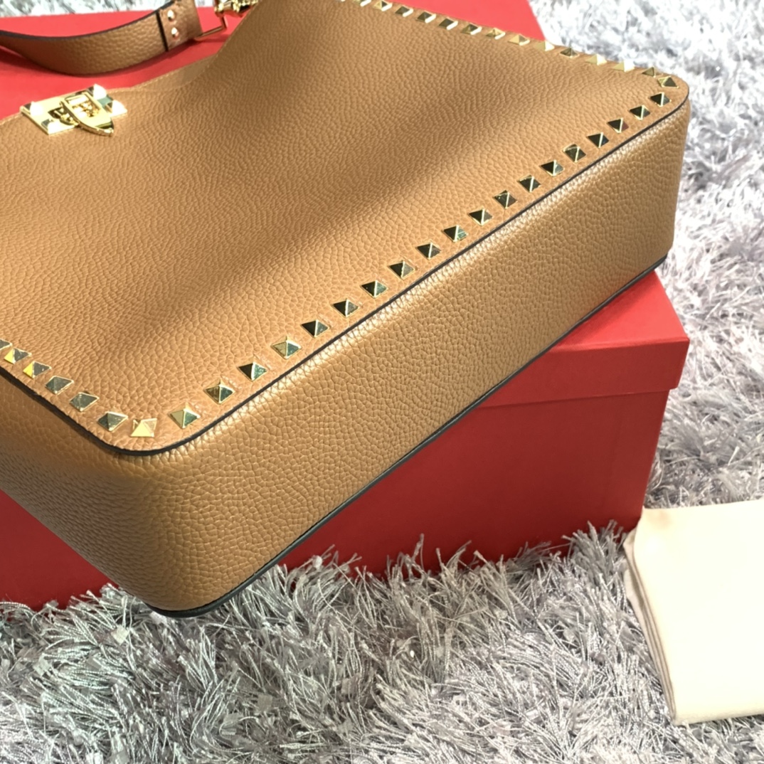 Va1e*ntin0 large garavani rockstud tote soft cowhide leather brown 50031 31 × 8 × 30 cm