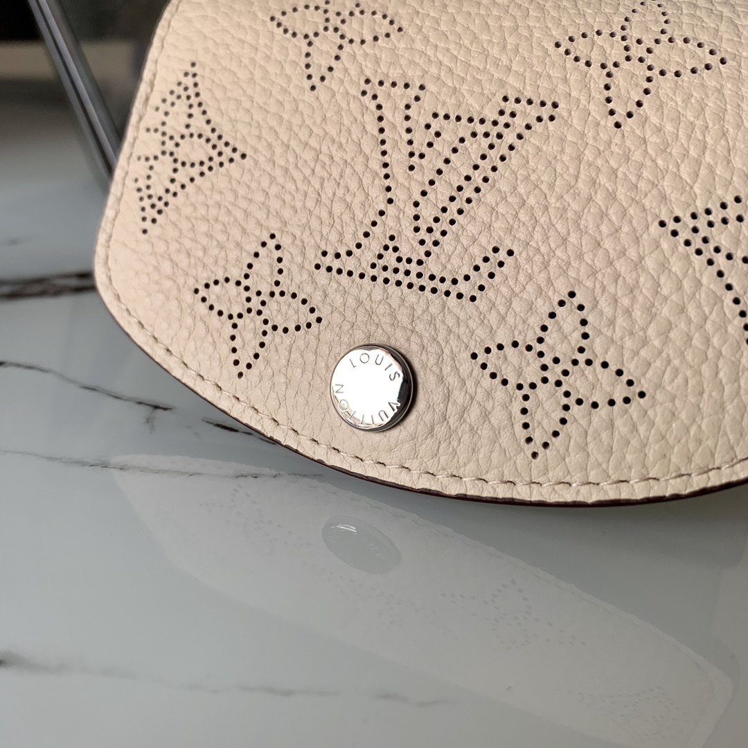 l0vis Vvtt0n iris xs wallet monogram perforations creme m69033 9.8 x 7.8 x 1 cm