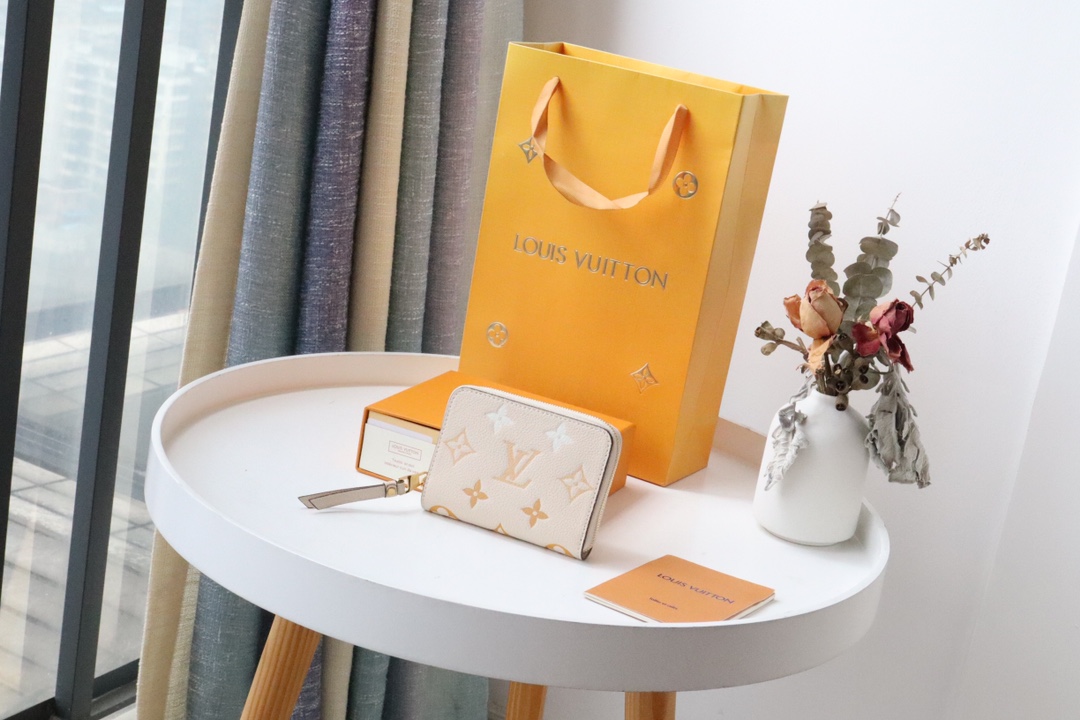 l0vis Vvtt0n zippy coin purse by the pool monogram pattern yellow m80408 11 x 8.5 x 2 cm