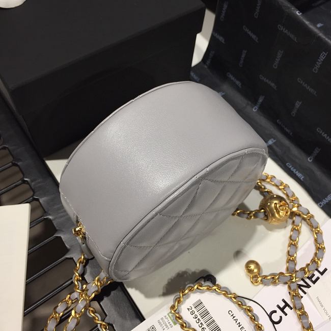 Ch**el quilted pearl crush round bag grey as1449 12 x 12 x 4.5 cm