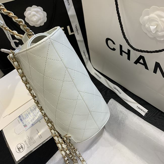Ch**el chain handle bucket bag white as1362 32 x 26 x 15 cm