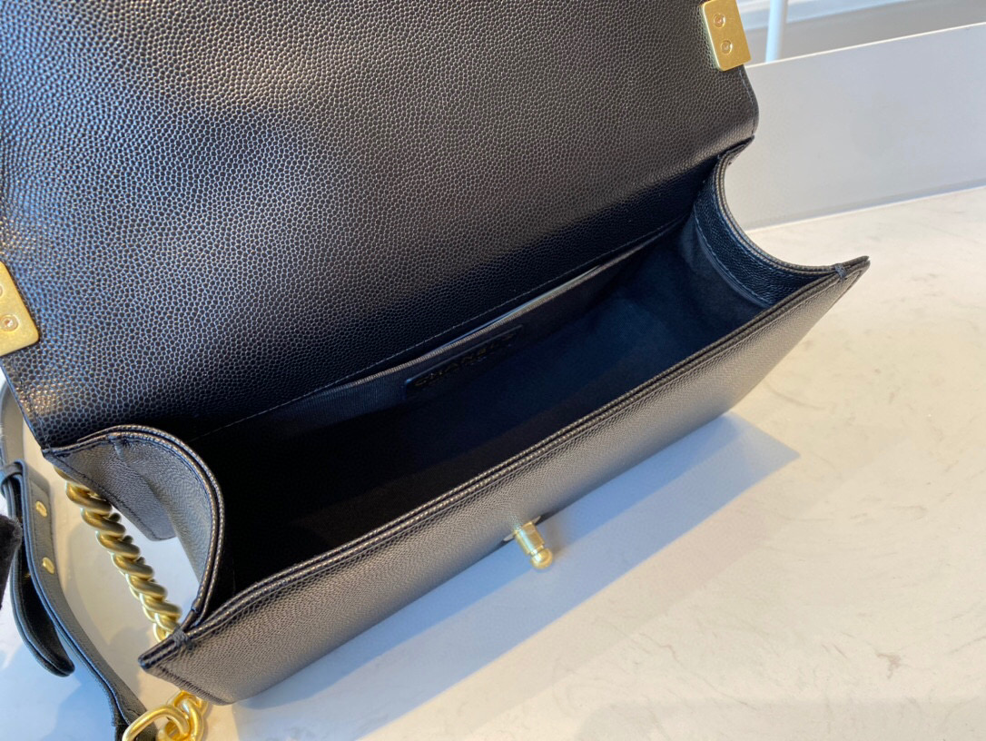 Ch**el boy handbag grained calfskin & ruthenium-golden metal black a67086 25 cm