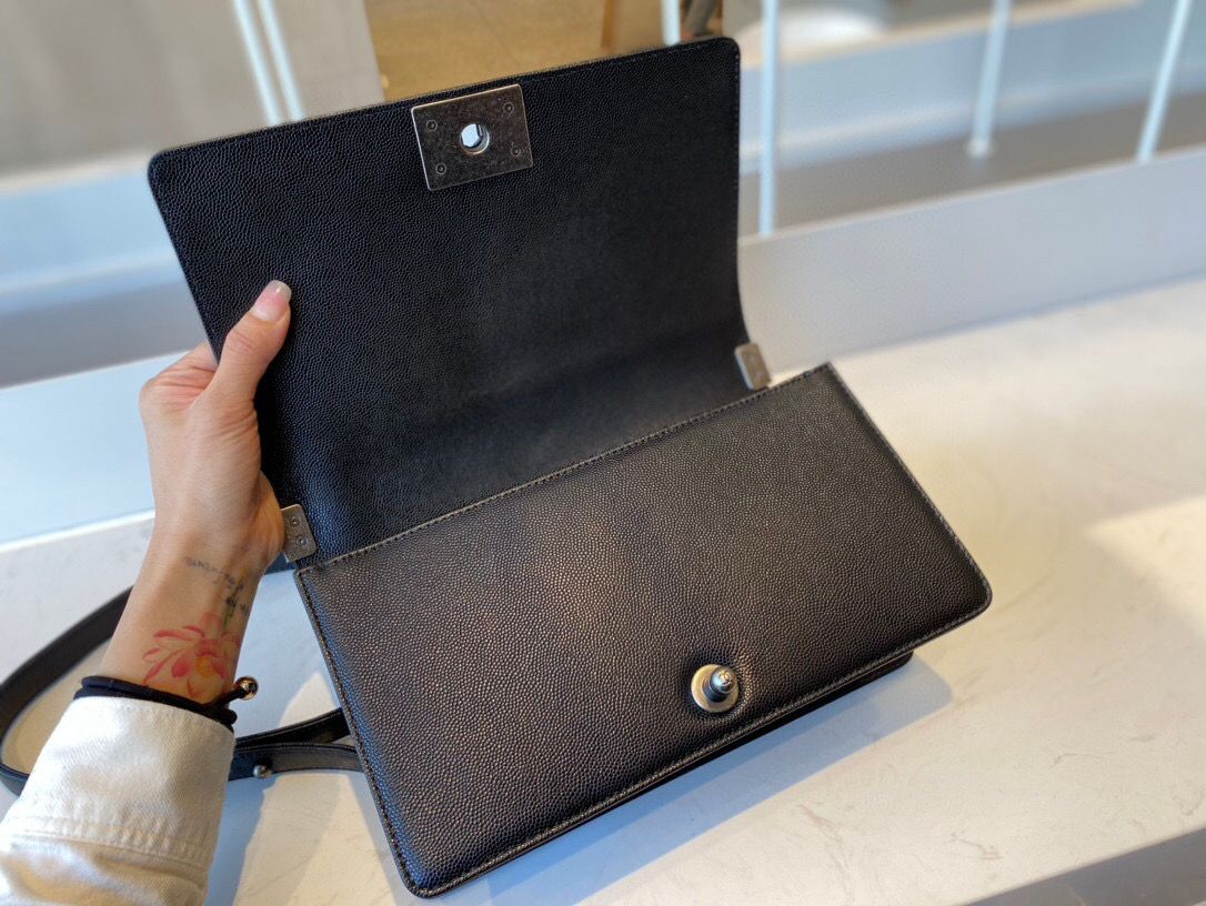 Ch**el boy handbag grained calfskin & ruthenium-finish metal black a67086 25 cm