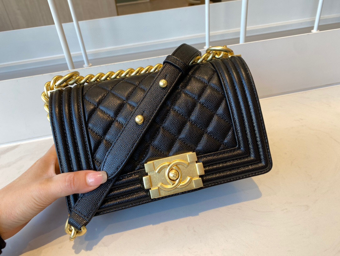 Ch**el small boy handbag grained calfskin & golden metal black a67085 20 cm