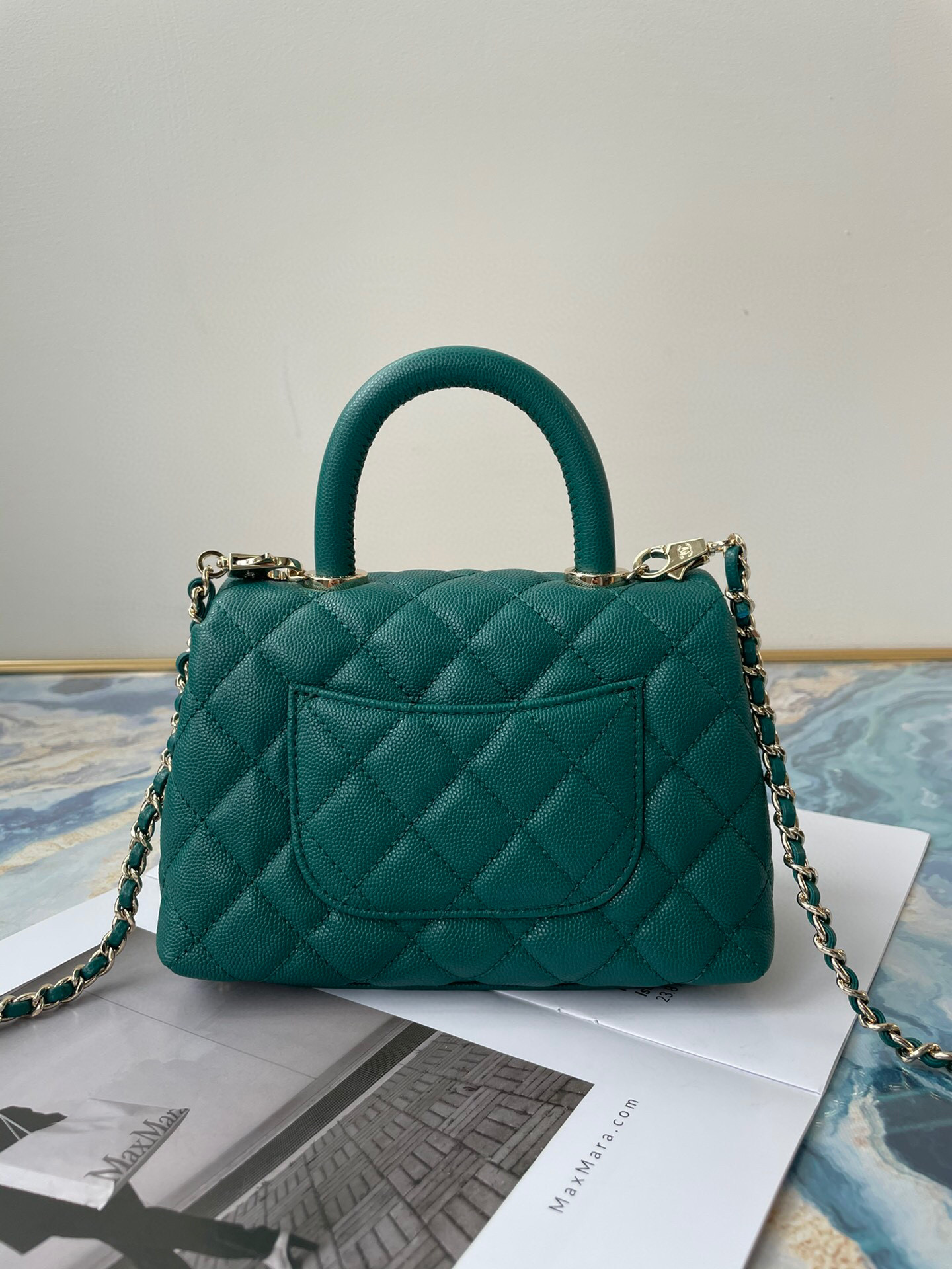 Ch**el extra mini coco handle bag grained leather castleton green as2215 13 × 19 × 9 cm