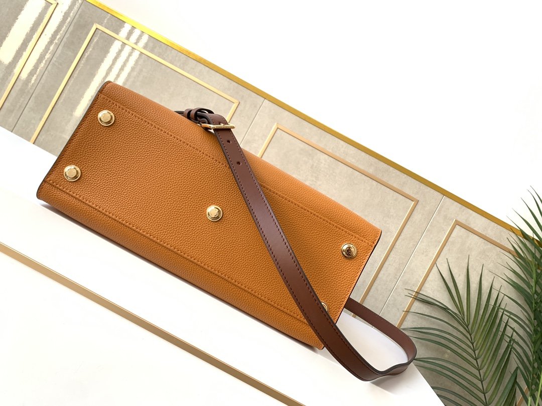 l0vis Vvtt0n on my side mm canvas carrot yellow m53823 30.5 x 24.5 x 14 cm