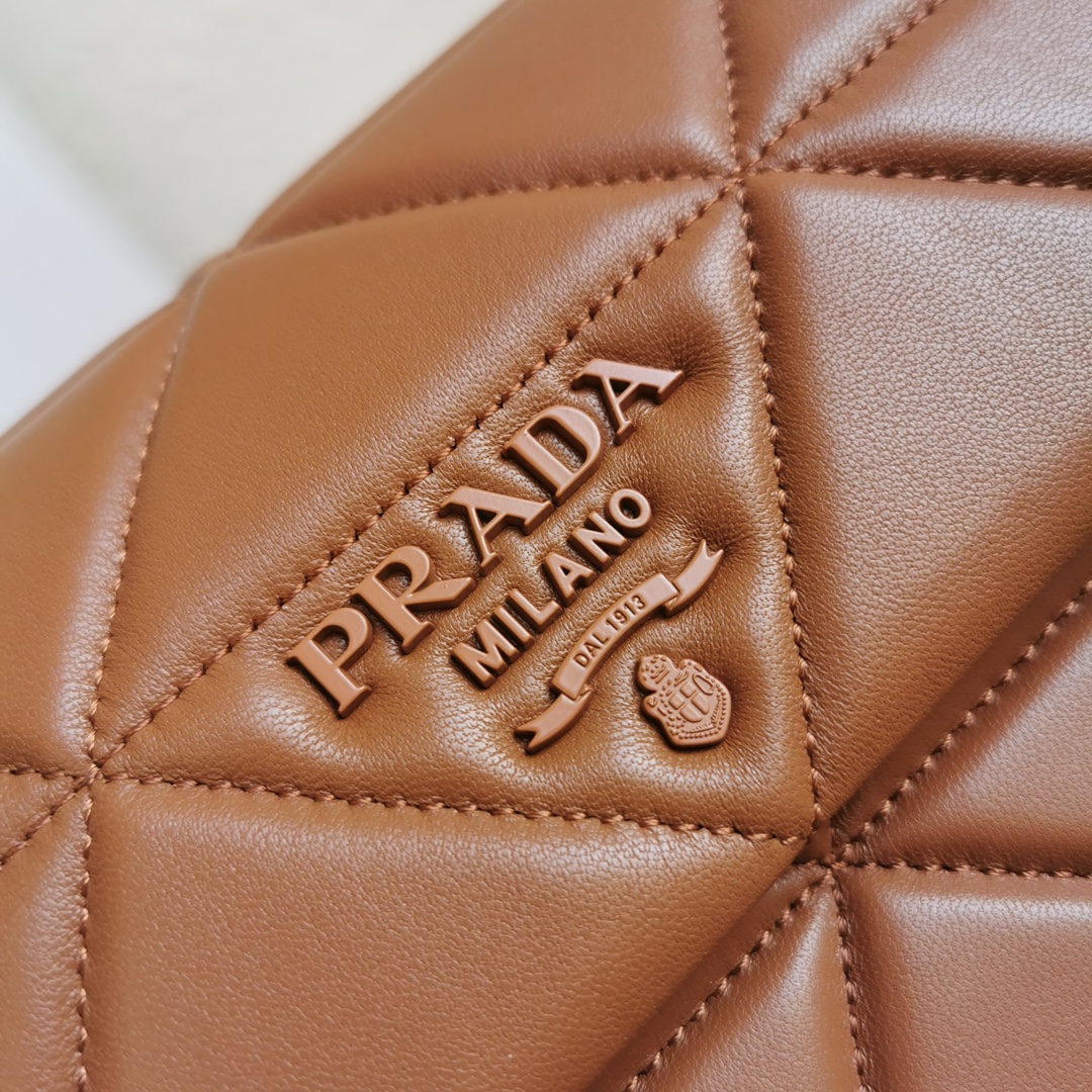 Pra*a large nappa leather Pra*a spectrum bag brown 1bd231 27 × 18.5 × 9 cm