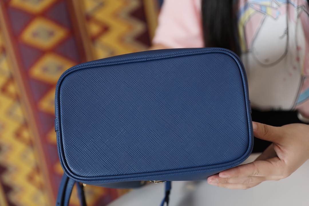 Pra*a saffiano leather bucket bag blue 1be032 22 × 22 × 14 cm