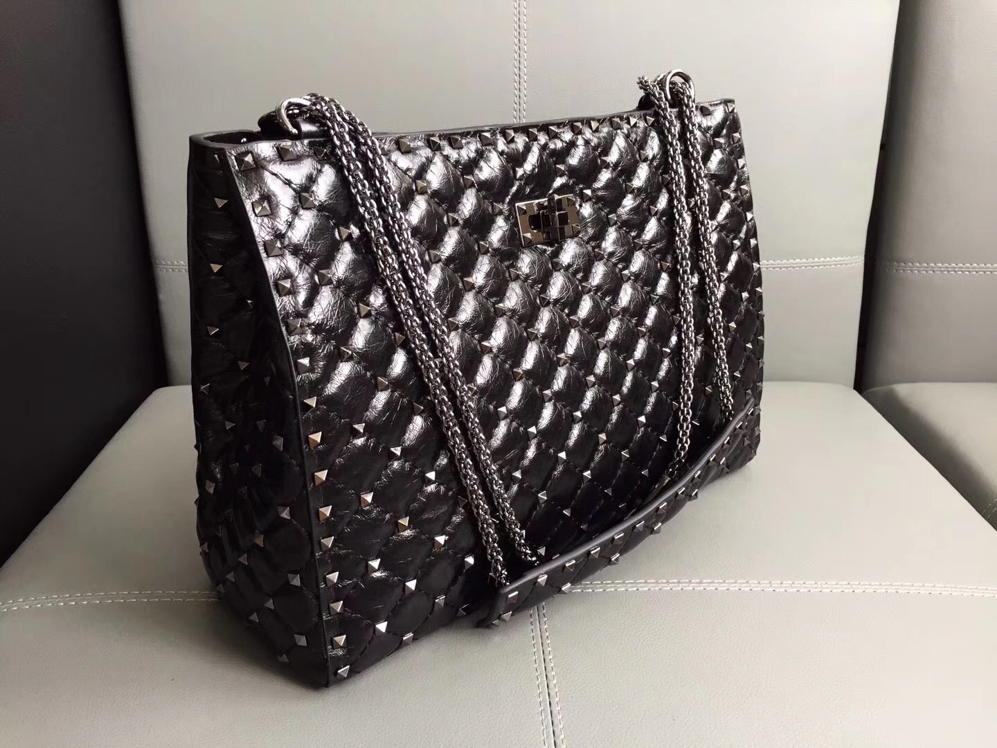 Va1e*ntin0 rockstud spike tote bag black 33 x 12 x 23 cm