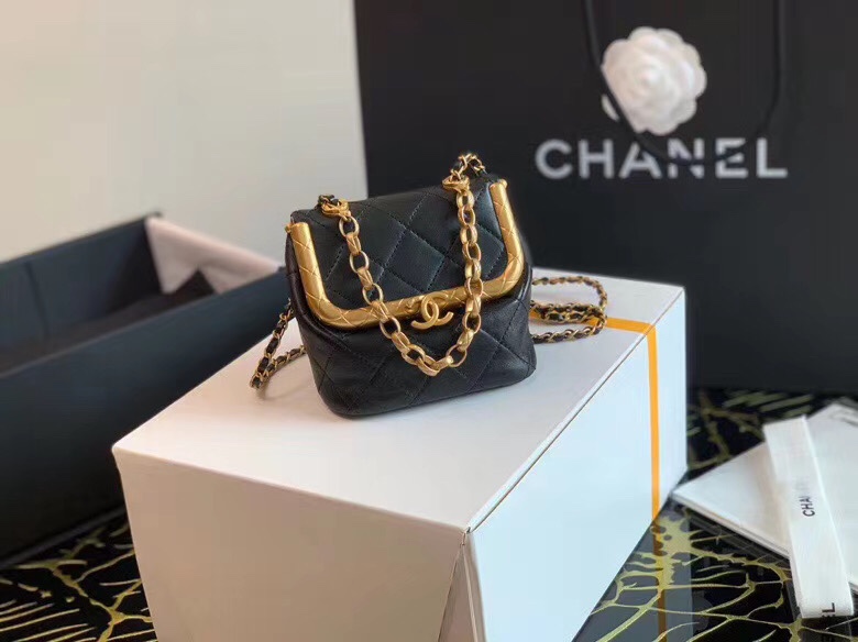 Ch**el small lambskin kiss-lock bag black as1885 11 x 14 x 7 x cm