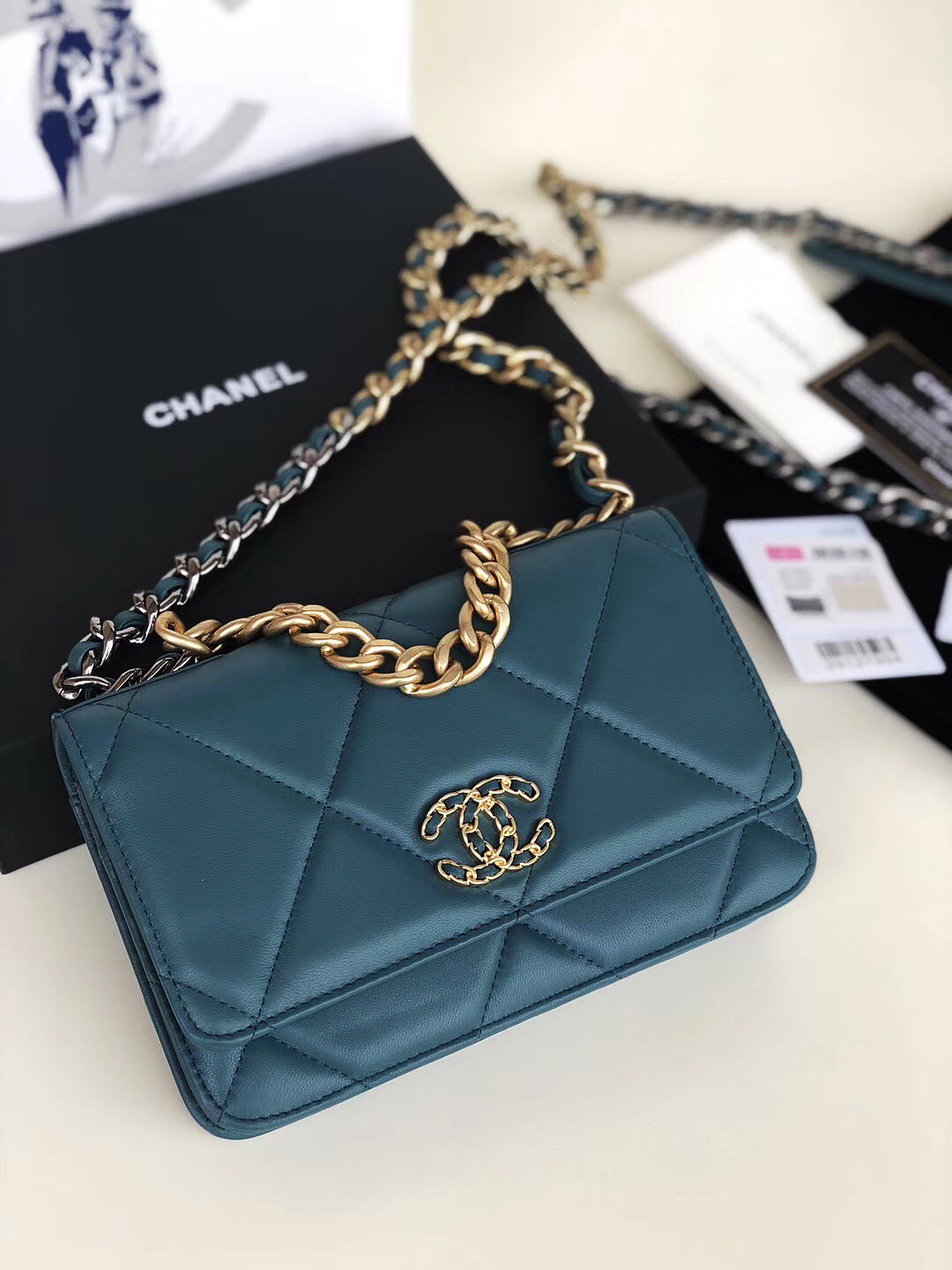 Ch**el 19 wallet on chain leather midnight green ap0957 19 x 11.5 x 7 cm